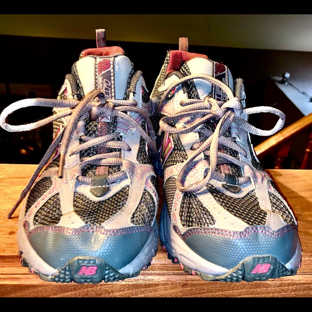 Women’s NEW BALANCE size 8 tennis shoes